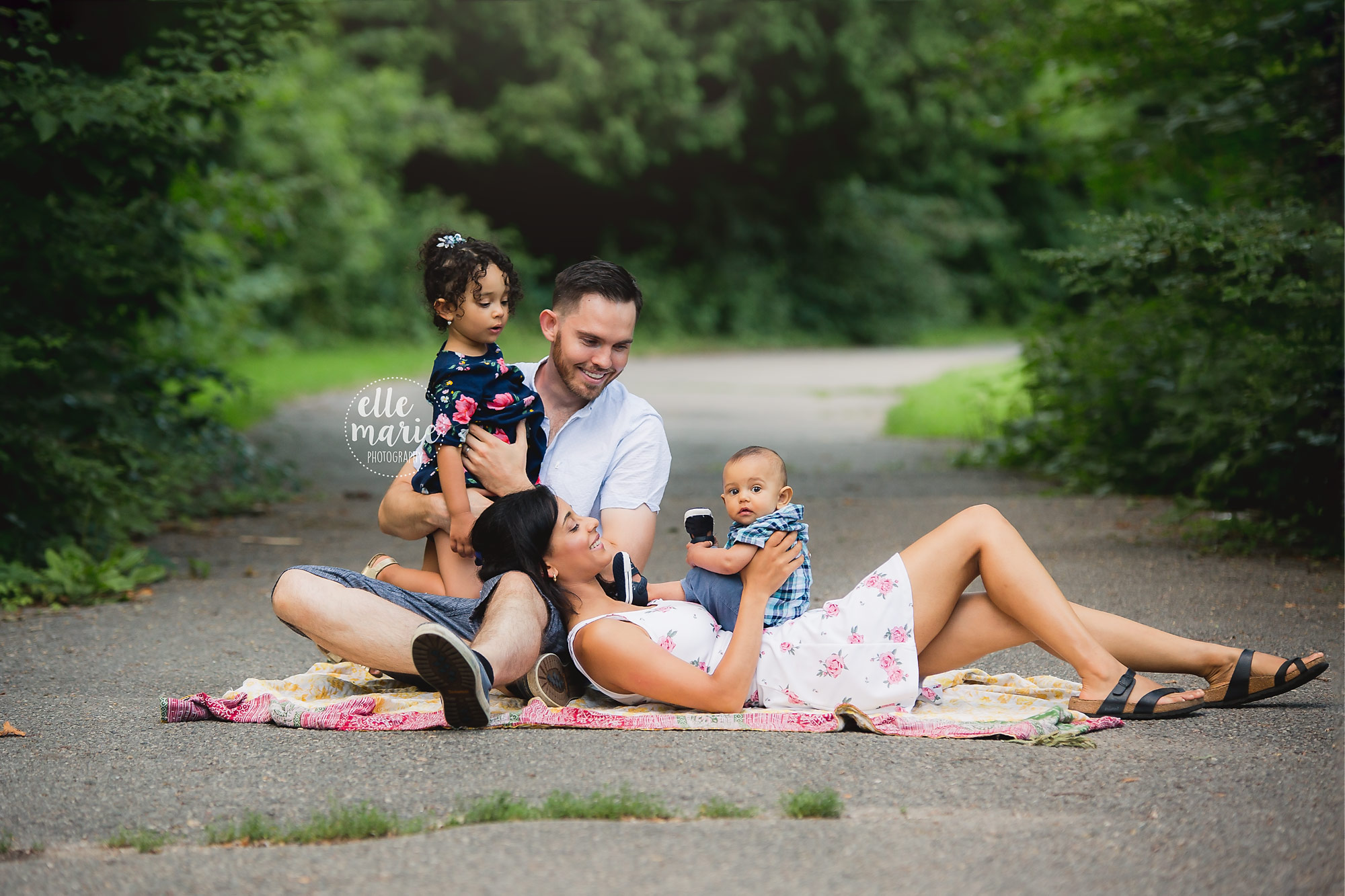 family of 4 on blanket